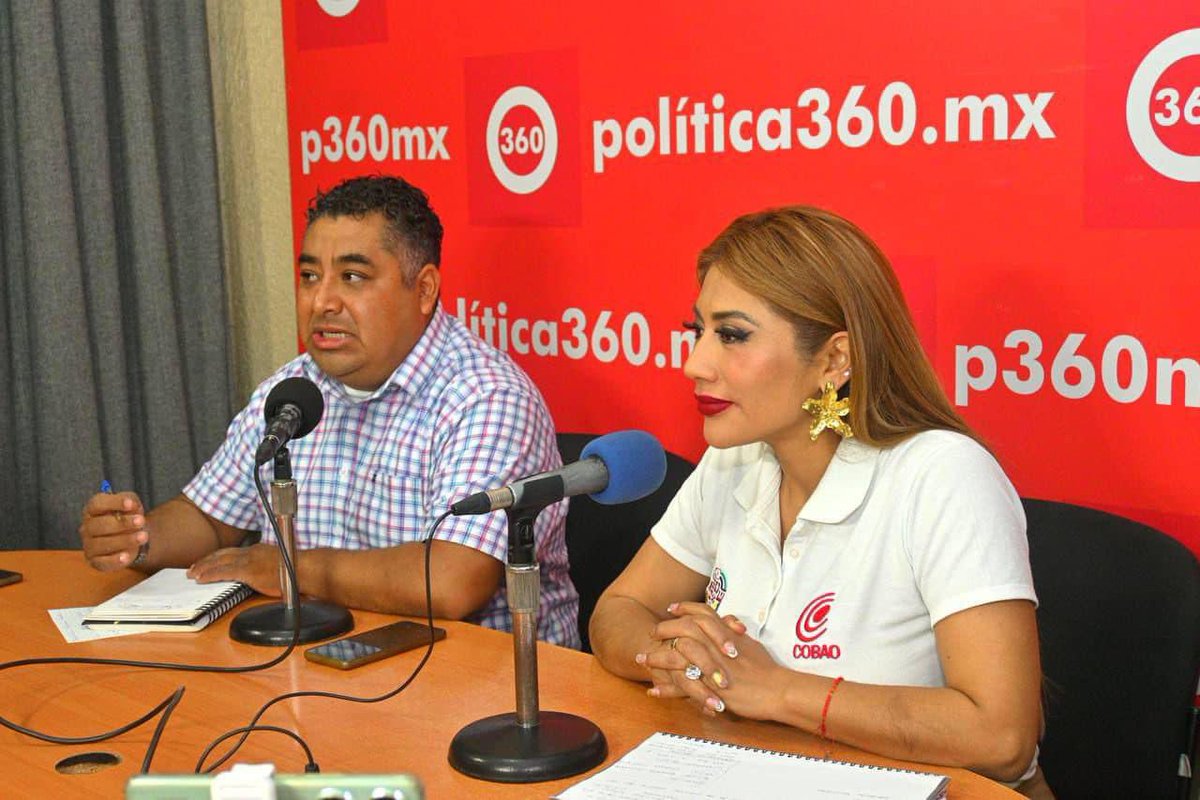 doctoravero's tweet photo. 📻🎤Hoy desde la cabina de #Política360 que transmite a través del 94.9 de FM La Mexicana, conversamos con  Nahúm Villavicencio y @raulfrancov.

Agradezco mucho la posibilidad para hablar, a grandes rasgos, del trabajo al frente del #COBAO. https://t.co/9PpwkEtAuE