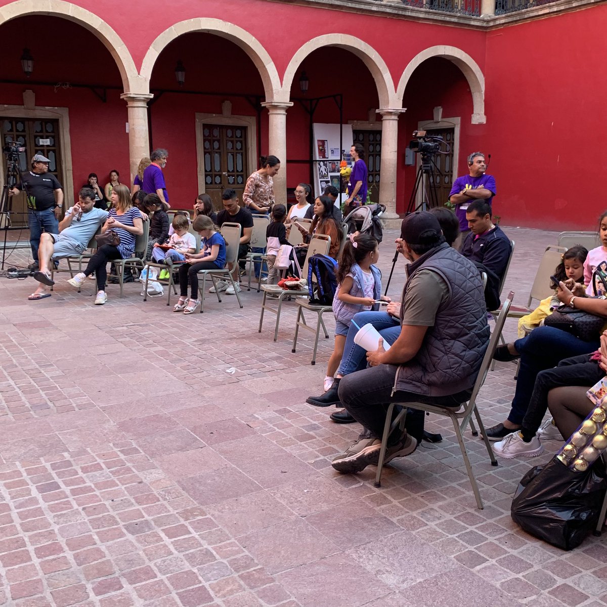 FESTIVALBOCON's tweet photo. Ya estamos listos para comenzar con la obra “La caperucita” 🐺 de Tres tigres teatro 🎭🐅 que esperas para venir a #FITTBocon2024 https://t.co/0iZTAWfA39