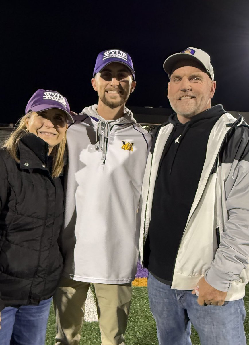 Coach Hale tweet media