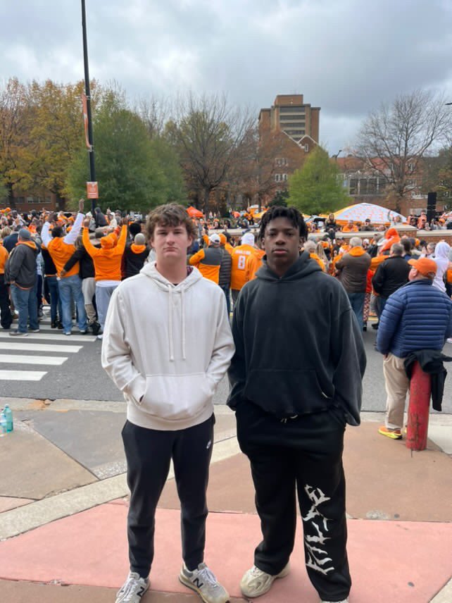 JMayfield9145's tweet image. I HAD AN AMAZING EXPERIENCE TODAY ON MY VISIT AT @Vol_Football THE ENERGY WAS UNBELIEVABLE‼️THANK YOU FOR THE INVITE @CoachBreske‼️I ENJOYED MEETING EVERYONE🍊 @LevornH @coachjoshheupel @LincolntonFB @adamgorney @RivalsFriedman #RecruitTheL #WolfWay🐺
