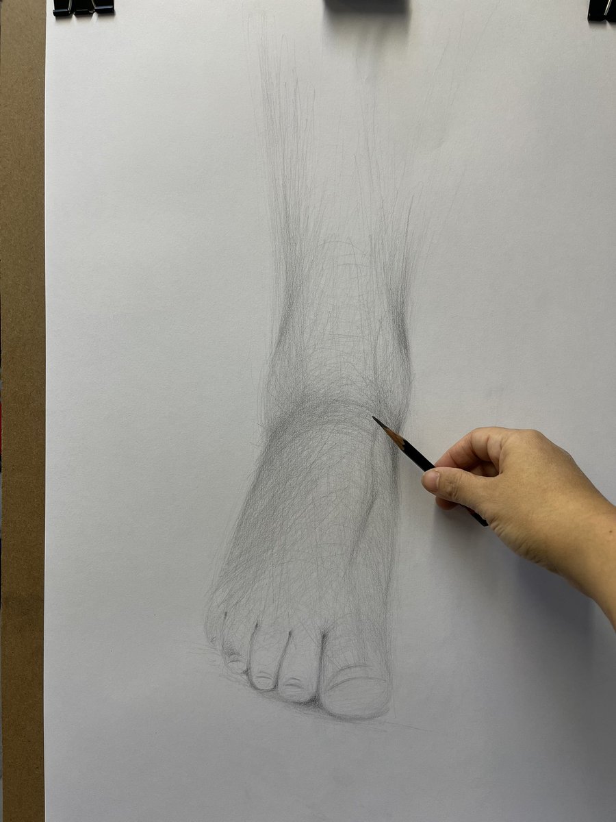 kongroove's tweet photo. Graphite feet study and a short snippet showcasing the pencil pressure. #lifedrawing #feetstudy #drawing #derwent #derwentpencils @kongurdesign #kongurdesign https://t.co/dA3RjkvBZF