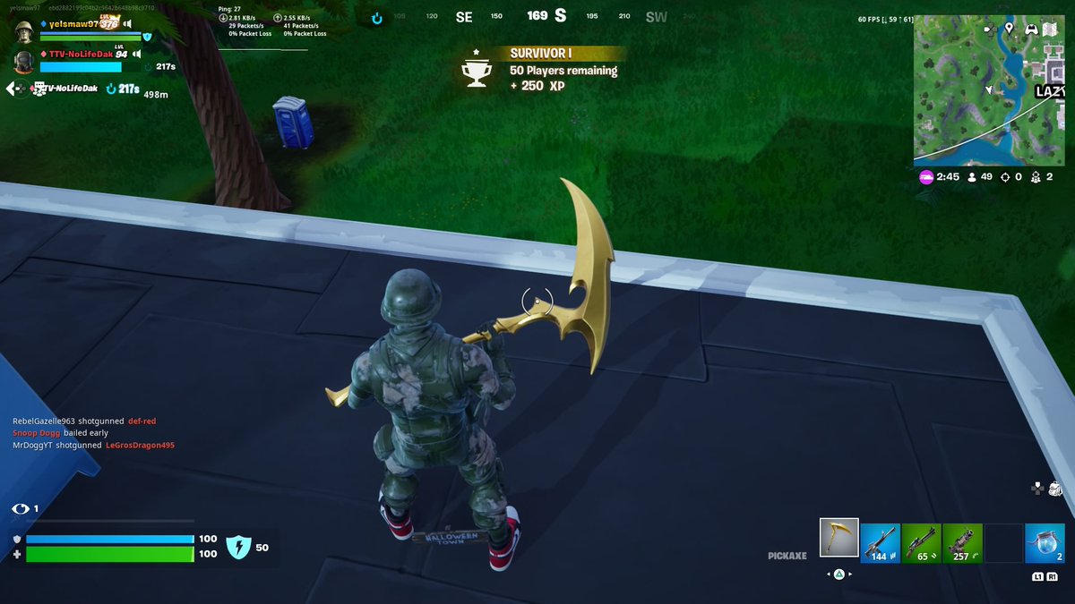 Yelsmaw97's tweet photo. @FortniteStatus can you fix the bug with the plastic patroller skin. If you equip kicks, it makes your backbling float by your feet. https://t.co/oTLdTdIyUq