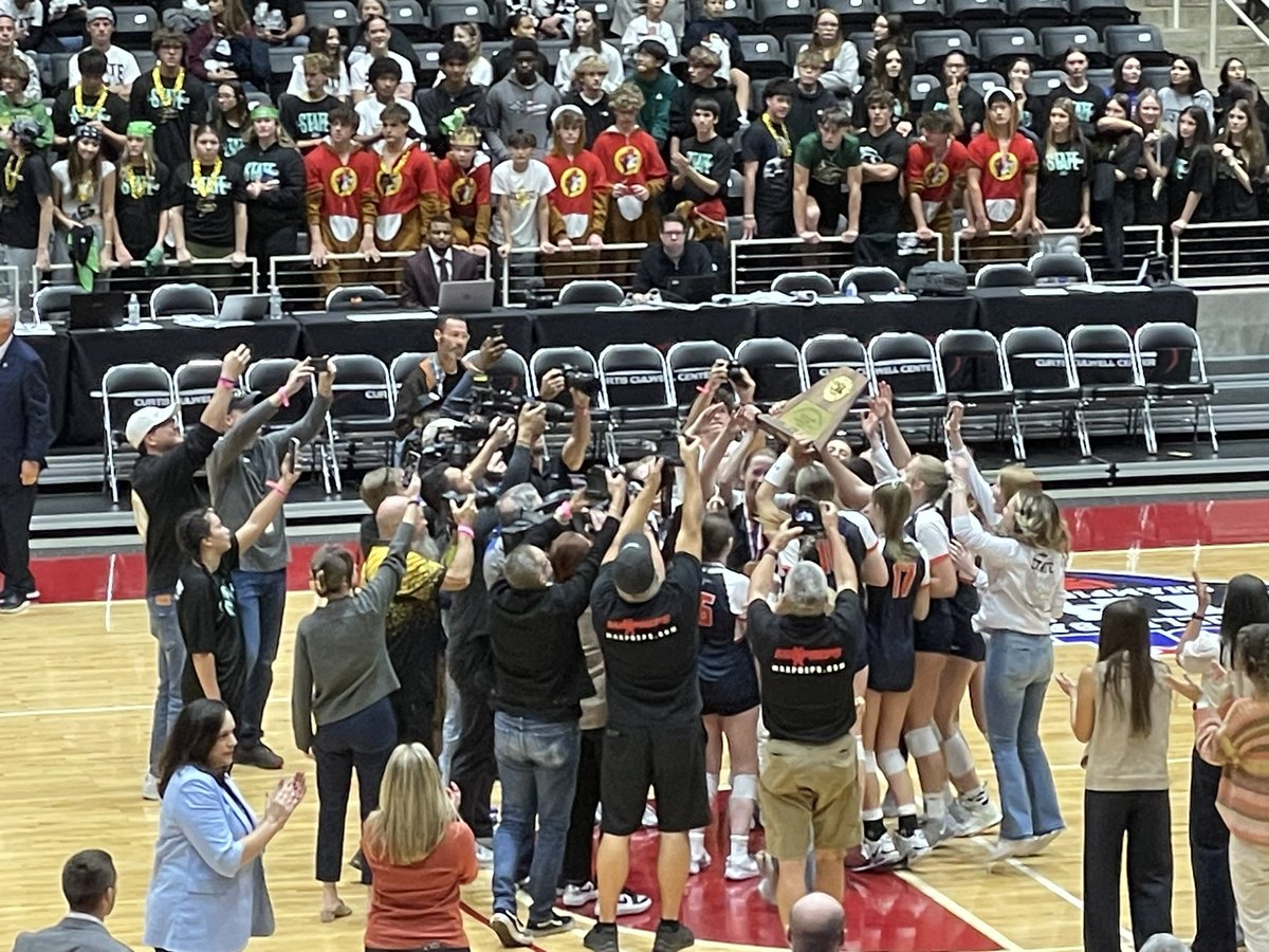 MadisonForst's tweet photo. @WakelandVB wins STATE!  🧡💙@PDTexas @CoachMikeDZ @PrepVolleyball @MaxPreps @GMsportsmedia1 https://t.co/CpX3BikPds