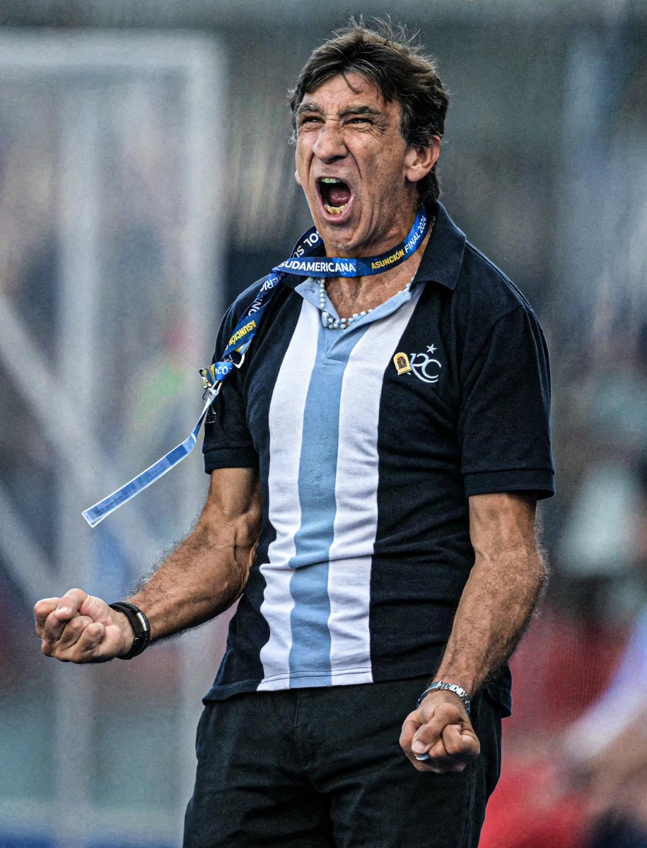 _alexissports's tweet photo. Fue campeón en Perú, Paraguay, Ecuador, Colombia y volvió al club de sus amores para darle un título internacional luego de 36 años.
Un buen tipo y apasionado al fútbol como pocos en su profesión. TODA TUYA, GUSTAVO COSTAS ¡SALUD! 🏆🇵🇾
#RacingClub #Sudamericana #HDFPy https://t.co/k6vpLw6xr6