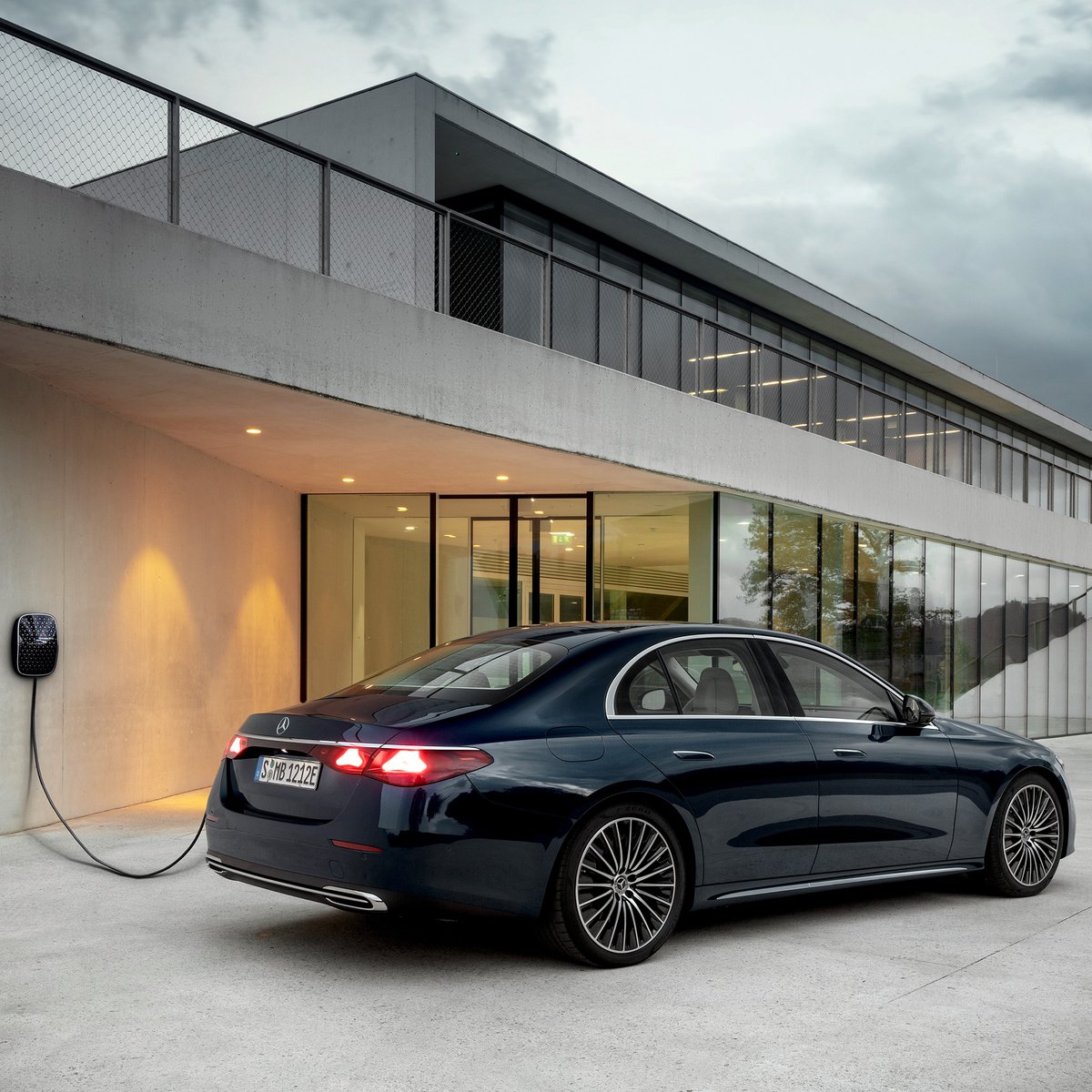 Experience the #EClass with EQ Hybrid Technology. How will you spend your recharge time?⚡️

Learn more: mb4.me/Eclass-Saloon-…

UK spec may vary.

#MercedesBenz