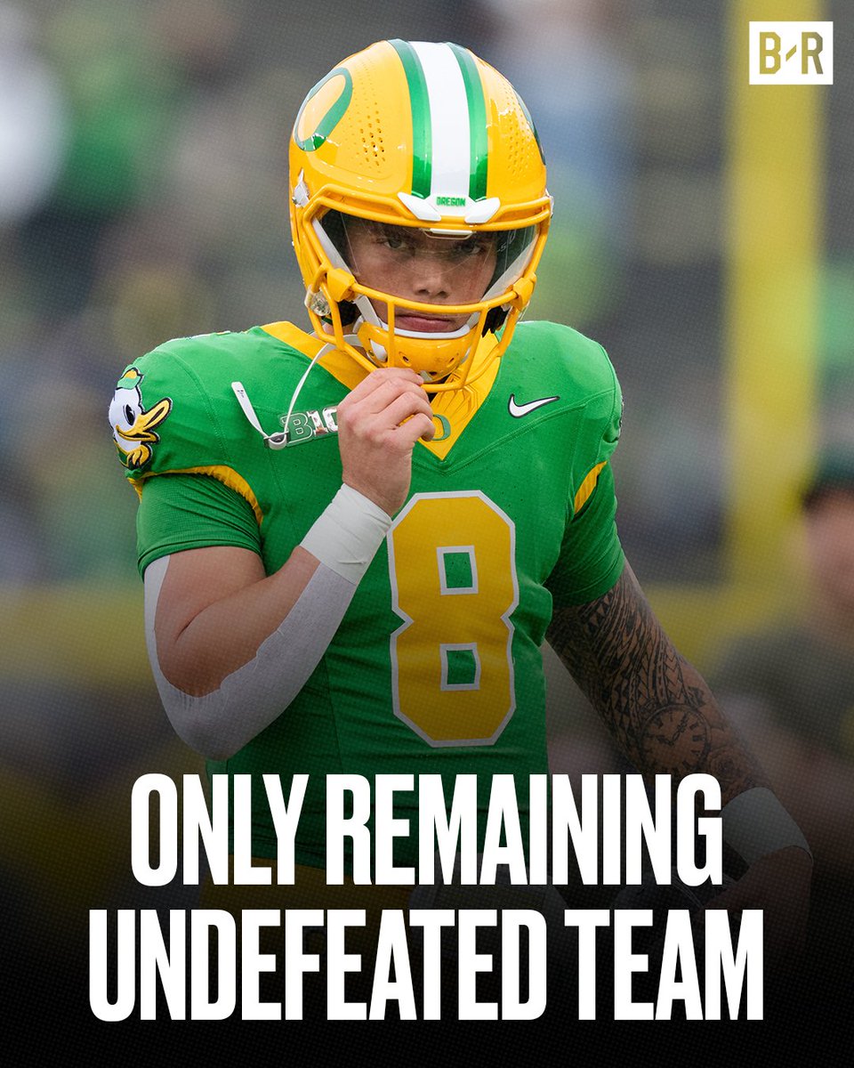 BleacherReport's tweet photo. The Ducks (11-0) are the LAST UNDEFEATED team 🦆 https://t.co/MUUSEASqlj