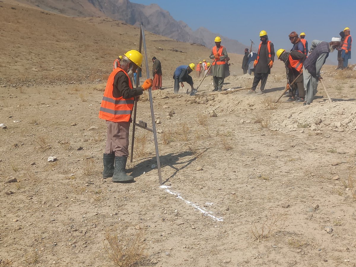 FAOAfghanistan's tweet photo. Empowering communities in #Khost, #Paktya, #Paktika!
With support from @WorldBank, @USAID, @UN_STFA, & @Sweden, @FAO's cash-for-work projects provide 15K people with 60-90 days of work in 2024, boosting livelihoods & constructing vital irrigation systems for sustainable growth. https://t.co/zrRzyjHzlL