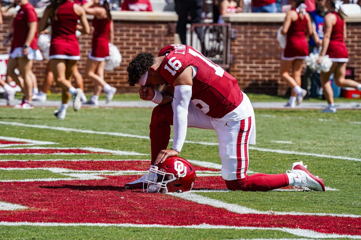 ParkerThune's tweet photo. All season, long after his teammates had already prayed and headed back to the sideline, Casey Thompson stayed behind. He was always the last man off his knee.

Such a little thing in the grand scheme, but it was really cool to see him get his one snap for the #Sooners tonight. https://t.co/aPNxUJPJpl