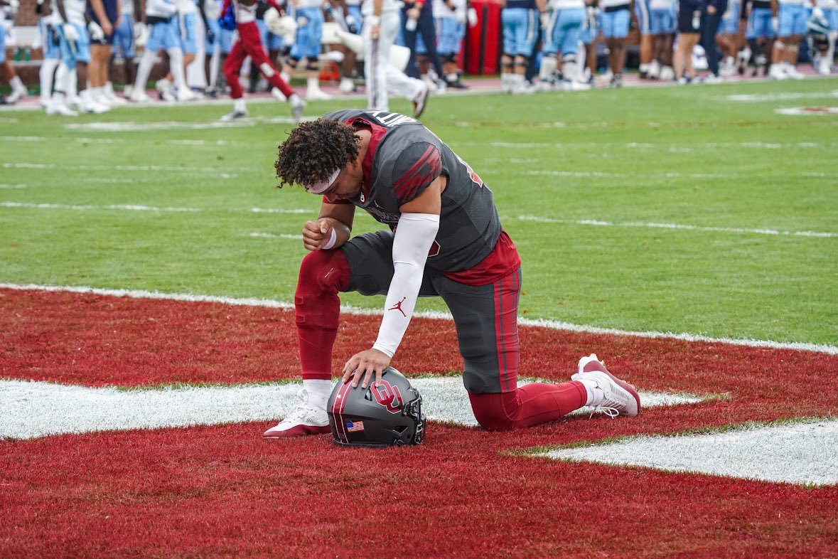 ParkerThune's tweet photo. All season, long after his teammates had already prayed and headed back to the sideline, Casey Thompson stayed behind. He was always the last man off his knee.

Such a little thing in the grand scheme, but it was really cool to see him get his one snap for the #Sooners tonight. https://t.co/aPNxUJPJpl