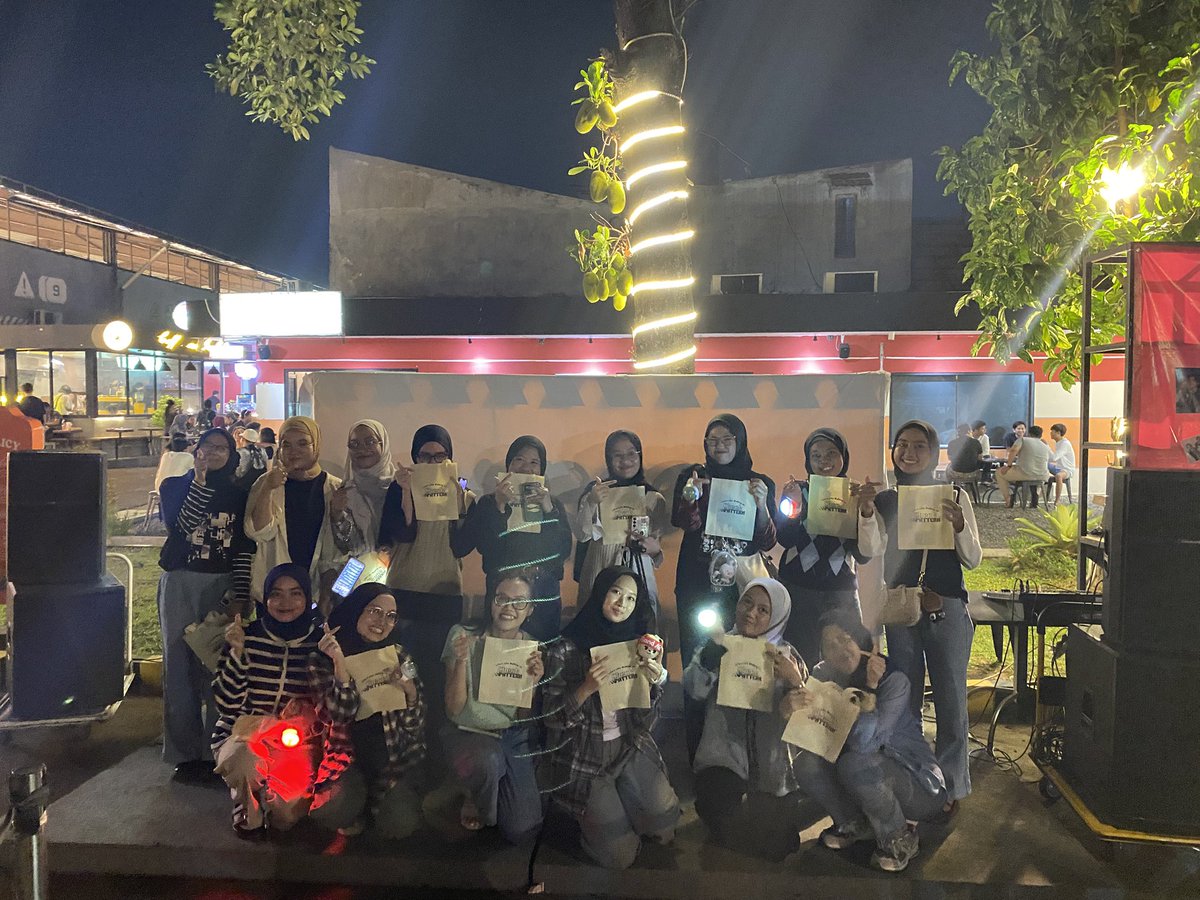 thebookofday_'s tweet photo. 🍀CONGRATULATIONS BUAT PARA PEMENANG🍀

Shout out to our media patners @cataloupie @tomatkaramel @dowoonverse @MASWONFEEL @JaDiinProject @apeachnuna @0430_rosegirl 

📍Tengah Palmerah dan Parade Seram👻

#DAY6 #MYDAY #NORAEBANGPCDDAY6 #FOREVERYOUNG #TENGAHPALMERAH https://t.co/qdz9rkknLr