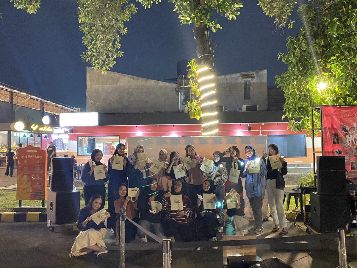 thebookofday_'s tweet photo. 🍀CONGRATULATIONS BUAT PARA PEMENANG🍀

Shout out to our media patners @cataloupie @tomatkaramel @dowoonverse @MASWONFEEL @JaDiinProject @apeachnuna @0430_rosegirl 

📍Tengah Palmerah dan Parade Seram👻

#DAY6 #MYDAY #NORAEBANGPCDDAY6 #FOREVERYOUNG #TENGAHPALMERAH https://t.co/qdz9rkknLr