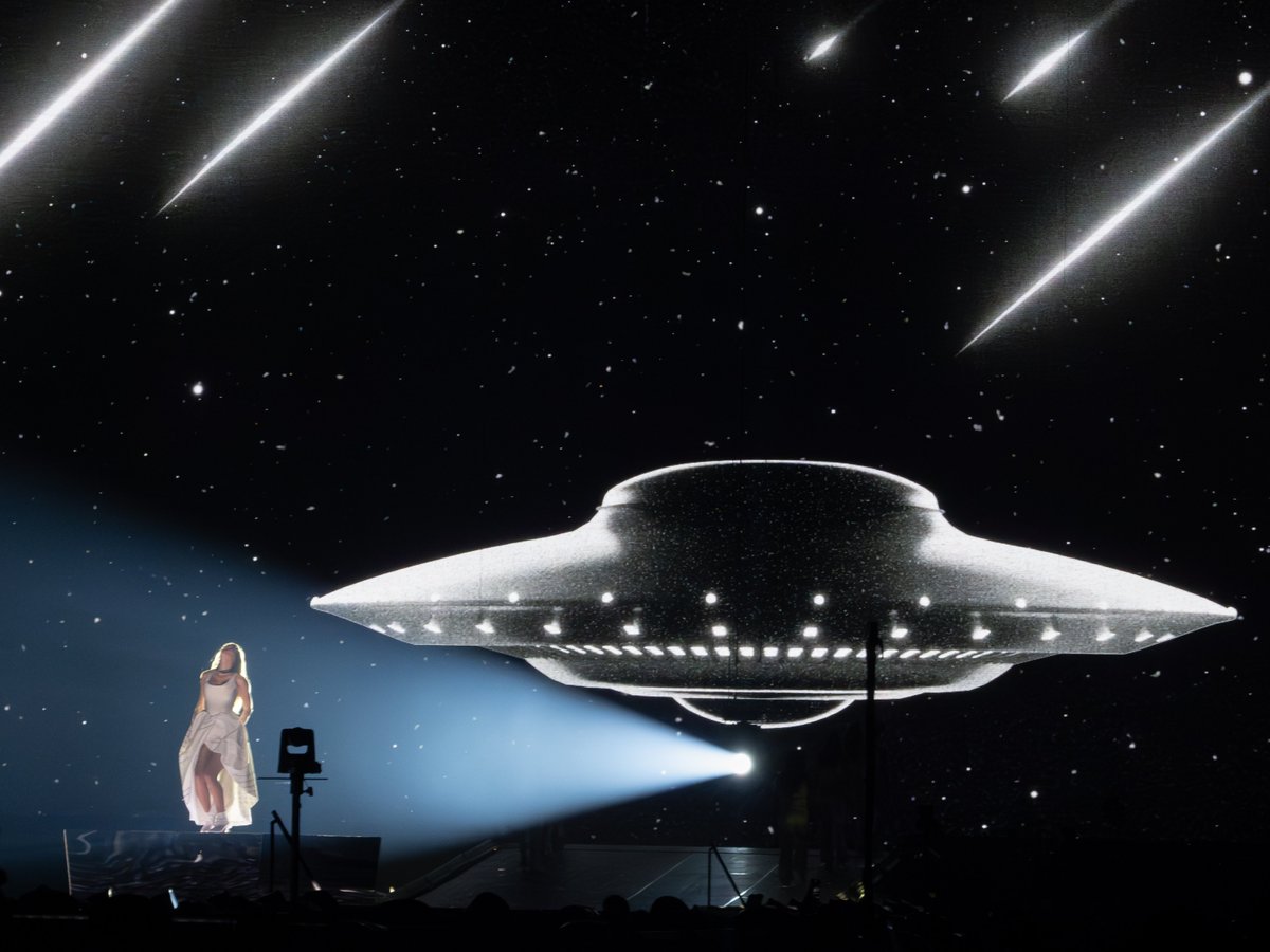 3 MORE SHOWS VANCOUVER YOURE NEXT 😭❤️🇨🇦❤️🇨🇦❤️ #TorontoTSTheErasTour 

📸: <a href="/skinnypickless/">p</a>