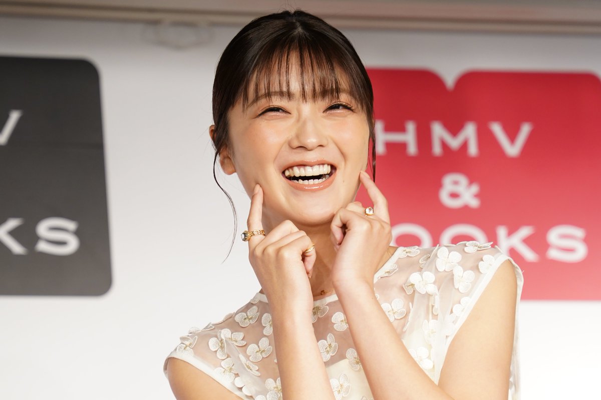 【直筆サイン入り】工藤美桜 カレンダー2025 特典ソロチェキ・生写真付 直筆サイン入り】工藤美桜 カレンダー2025 特典ソロチェキ・生