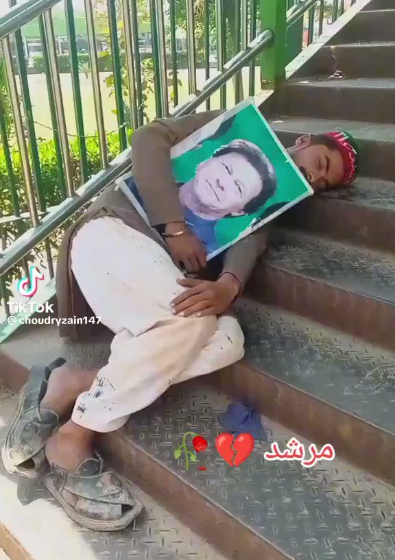 QasimKhanSuri's tweet photo. If victory is certain, even a coward will fight. But real bravery is when one dares to fight when defeat is certain. - Imran Khan https://t.co/F6yOAz7Zu4