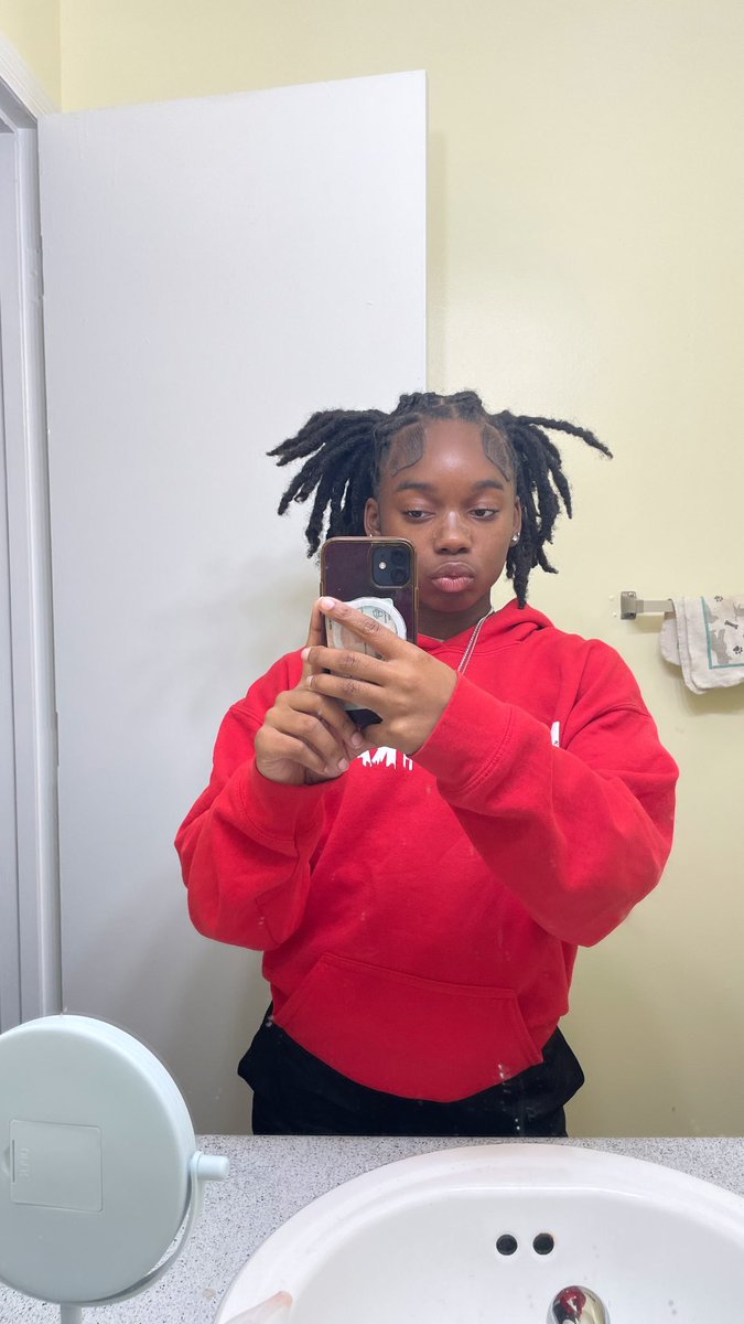 supaskiii's tweet image. need my nails done badd 😣