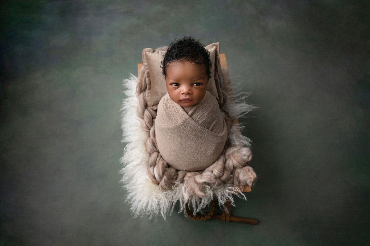 PinkSapphire6's tweet photo. “All those clichés—those things you hear about having a baby and motherhood—all of them are true. And all of them are the most beautiful things you will ever experience.” —Penélope Cruz 🫶🏾🖤
#newmom #boymom #motherhood #babyboy #newbornshoot #swaddle #babymodel #blackboyjoy #son https://t.co/ydjSAMdymW