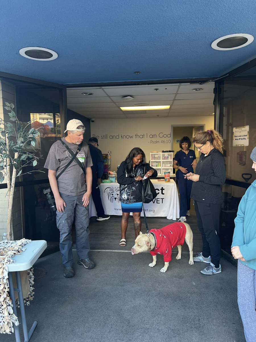 Great way to celebrate Thanksgiving in advance. Outreach to help the needy- medical care, haircut, shower, pet care! Way to go next gen! #SDRM #DrEricDhams #GovSoCal3 <a href="/ACP_SoCAL/">ACP California Southern III Region</a> <a href="/ACPIMPhysicians/">ACP</a>
