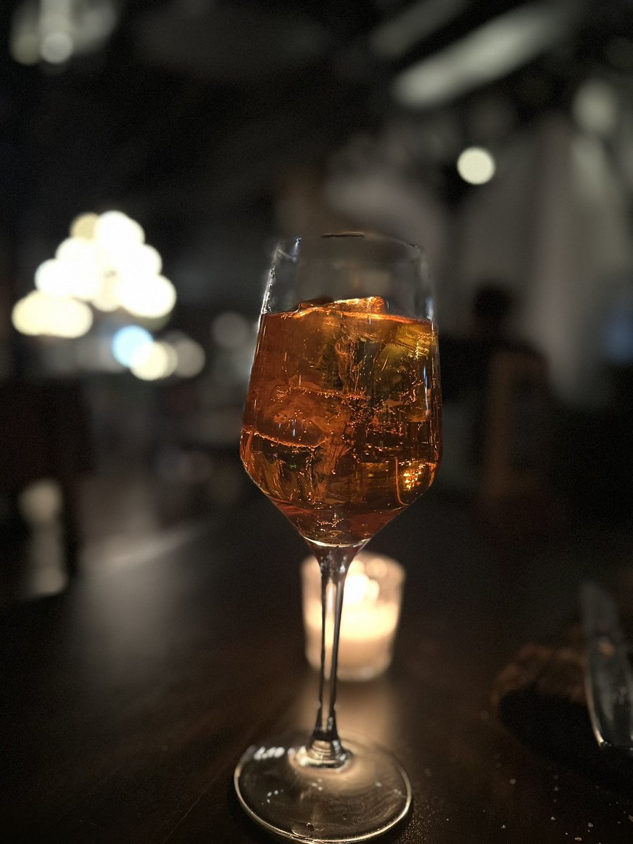TemoGalindo's tweet photo. ¡Que el fin de semana nos llene de energía 🔋 y esas pequeñas aventuras que hacen que cada sábado sea especial ✨! 

¡Salud, amigos! 🥂

#SabadoPerfecto #Brindis #FinDeSemana #Amistad https://t.co/cD4gtLuKYx
