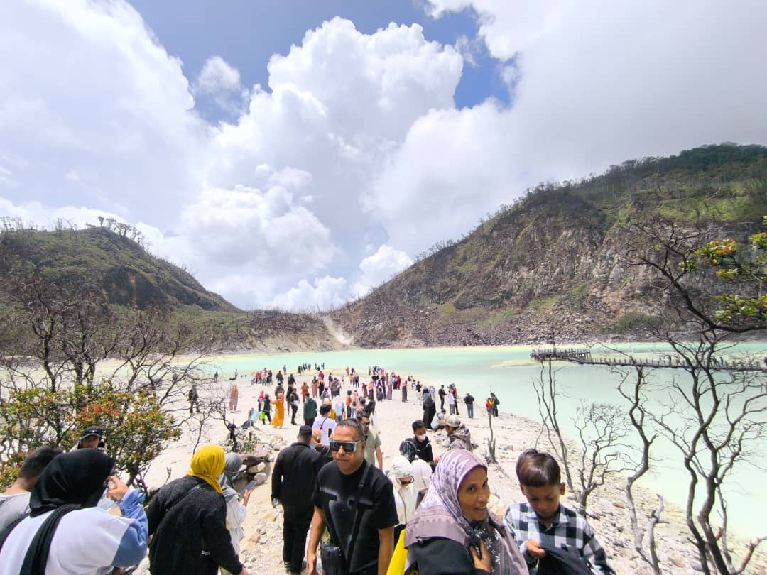 MSUmalaysiaSHCA's tweet photo. 🌏 MSU Global Leadership Program heads to Indonesia!

👩‍🍳 Participants from Culinary &amp; Patisserie Arts savored sweet moments at Kartika Sari and were mesmerized by the surreal beauty of Kawah Putih🌋.

#MSUMalaysia #MSUMalaysiaSHCA #MSUGLP https://t.co/FQhnbiauaR
