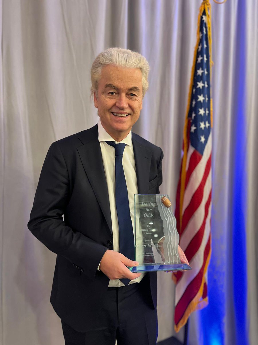 geertwilderspvv's tweet photo. I am honored to receive the Annie Taylor Award from the David Horowitz Freedom Center today in Naples, Florida, USA, given annually to a person “who exhibits great courage by going over the ledge when others would be afraid to even go near it.”  ❤️ https://t.co/hUUiMDMSJl