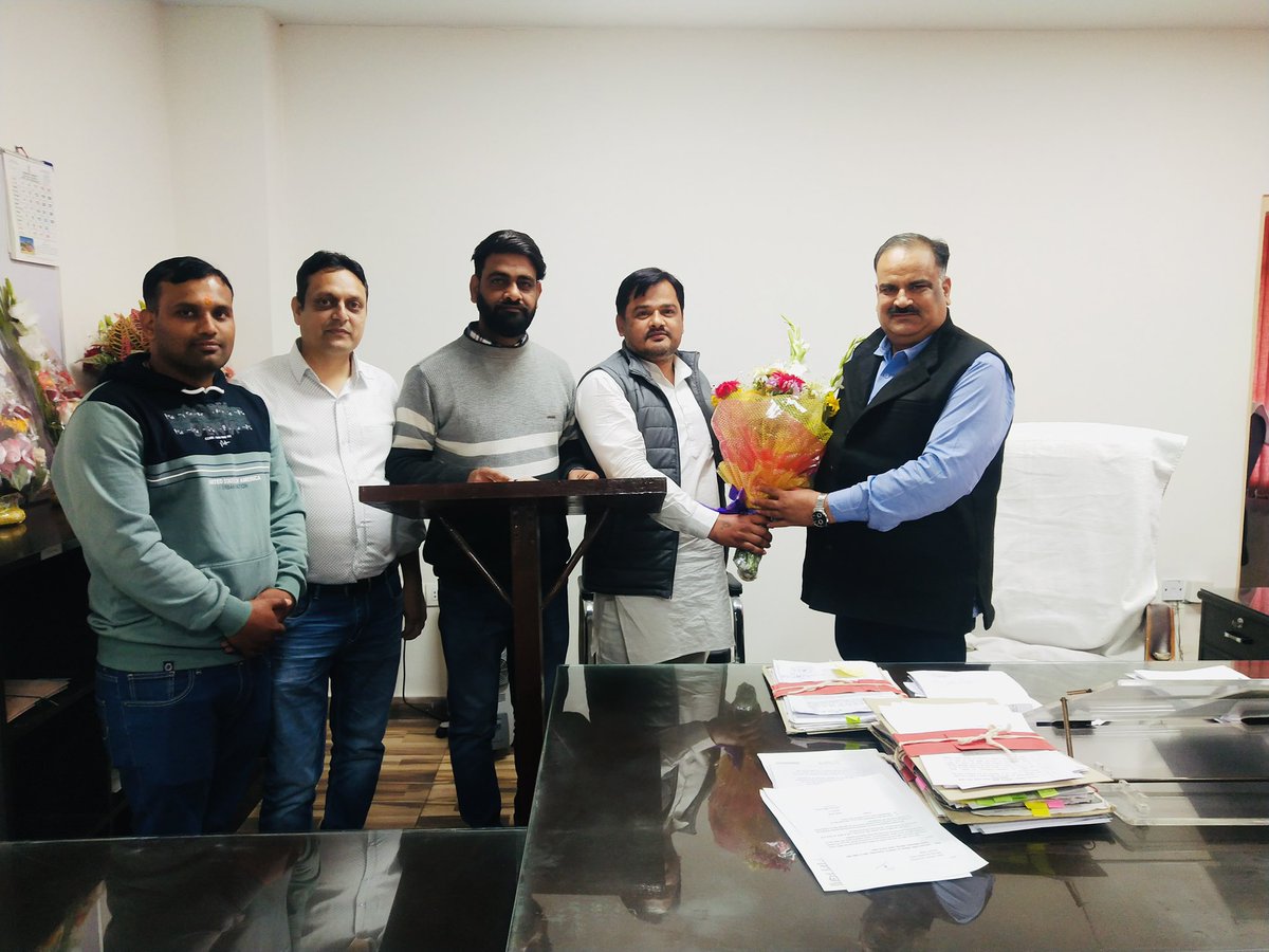 SiyaramDodwarii's tweet photo. प्रिय साथीयों नर्सिंग ऑफिसर भर्ती 2023 में बने अनुभव प्रमाण पत्रों के पुर्नसत्यापन का आज अंतिम दिन शेष हैं। जिन साथियों की फाईल चेक नहीं हो पाई वो आज अपने सीएमएचओ के बाबुओं से संपर्क कर कमी रहे डॉक्यूमेंट्स भेजकर फाइल क्लियर करवा लेवे।
अब अंतिम लिस्ट जारी होने तक शेष रहे नर्सिंग ऑफिसर के अनुभ�� सत्यापन का कोई लेटर जारी ��हीं होगा कल 25 नवम्बर से अंतिम वरीयता सूची तैयार की जायेगी।
सरकार का बहुत तेज प्रेशर होने के कारण नर्सिंग ऑफीसर फाइनल सूची लगभग 2 दिसंबर तक आने की सूचना है।
#nursingofficer 
@BhajanlalBjp 
@GajendraKhimsar 
@SIHFW 
@RajGovOfficial 
@RajCMO 
@nhm_rajasthan