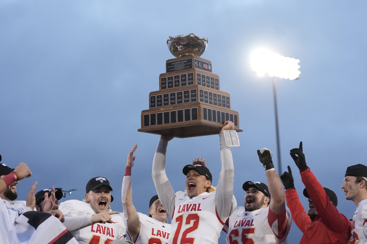 Arnaud a complété ses 22 premières passes du match aujourd'hui. Quelle saison de fou! #GoLaval