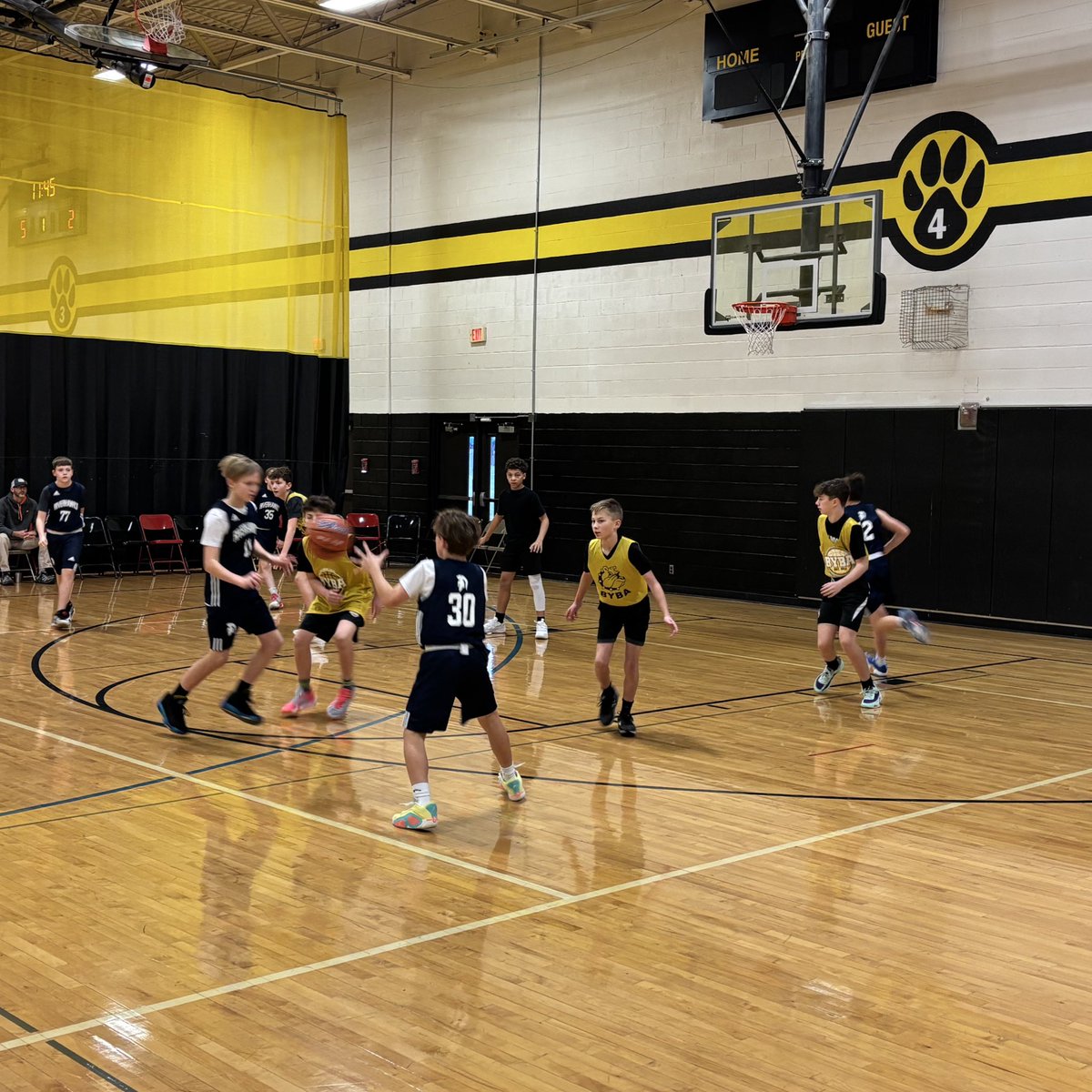 BettBball's tweet photo. 🏀 Today was our final Saturday of BYBA youth basketball league play! Huge shoutout to all the players, coaches, and families for making this league a success. It was fun seeing all of these young players improve over the past 5 weekends. Jakob Hoffman Jamboree up next! 🙌 #BYBA https://t.co/av0aQcaTRn