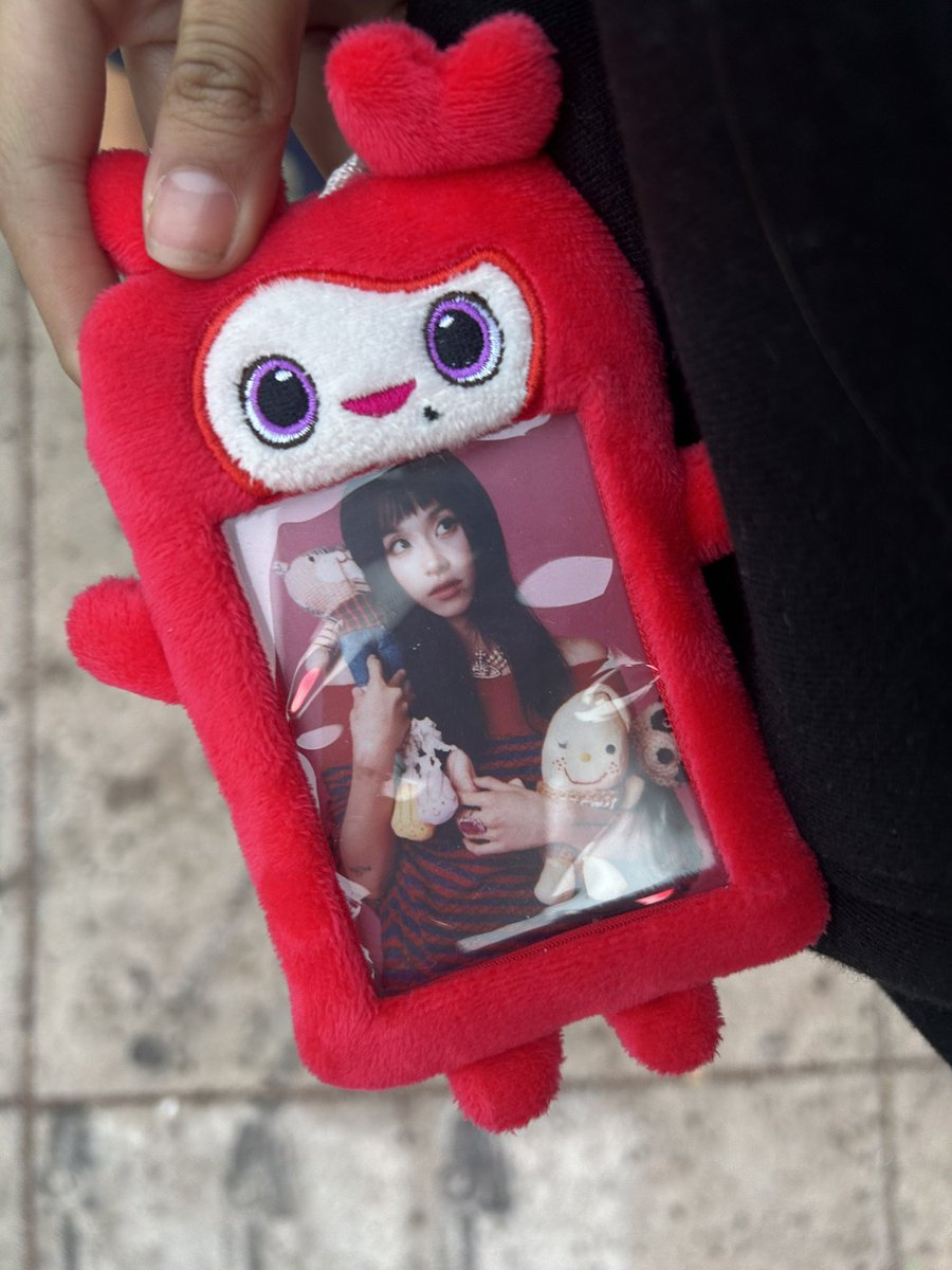 httpallisonn's tweet image. my baby is coming home with me tdyy after a long 8hrss of waitingg 🥹🥹🍓💞💞 #TWICE #TWICEPopUp #TWICE_LA_POP_UP #TWICE_STRATEGY #CHAEYEONG