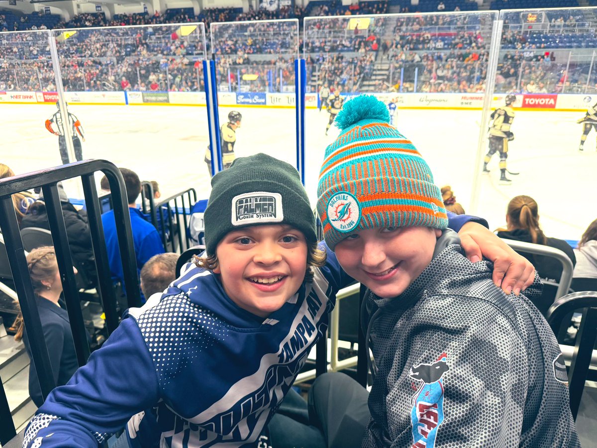 sablecuse's tweet photo. Let’s go crunch! @SyracuseCrunch #tullyspucks

Section 103 DD 8/9 https://t.co/YlsivtdQNZ