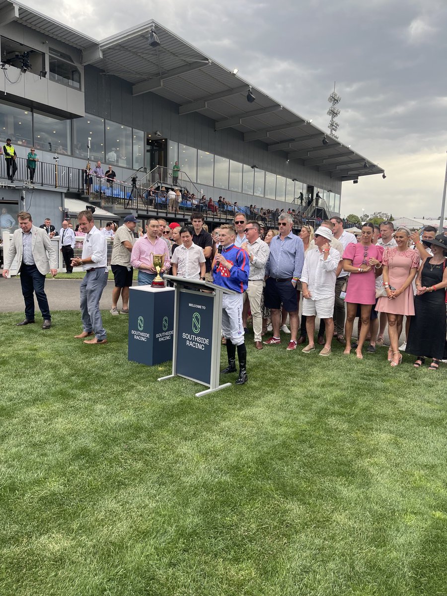 1000giggles's tweet photo. Warm & gr8 day @SthsideRacing @ladbrokescomau #Metorite #CranbourneCup Day24. Congrats to all winning #OwnersConnections & many thx owners sponsors slotholders members patrons & well done #ChairSean #CeoNeil @adwyer7 Committee/teams &racing participants/teams https://t.co/dvVog42PvA