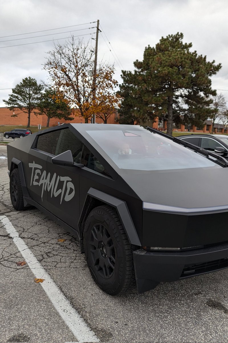 TEAMLTD_'s tweet image. Thanks @elonmusk & @Tesla for getting the #Cybertruck's to Canada 🙌🏻
#Tesla #Canada #TEAMLTD #LivingTheDream