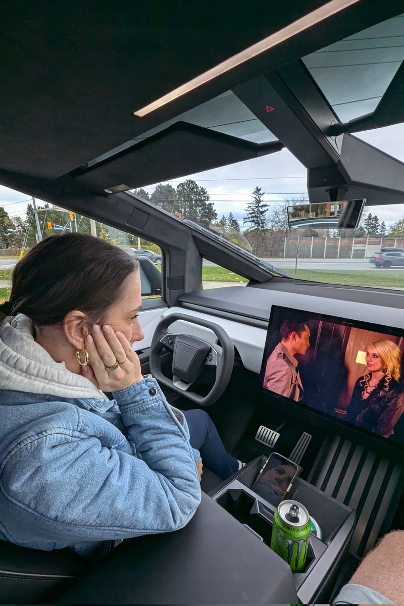 TEAMLTD_'s tweet image. Thanks @elonmusk & @Tesla for getting the #Cybertruck's to Canada 🙌🏻
#Tesla #Canada #TEAMLTD #LivingTheDream