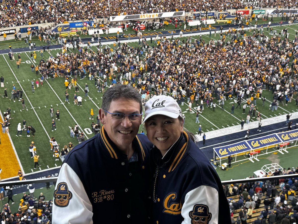 CoachRiv2's tweet photo. After 40 years @RiverboatRonHC &amp; I finally watched a #BigGame in person! #GoBears🐻 #BearTerritory #oski https://t.co/L8mXCE2KSe