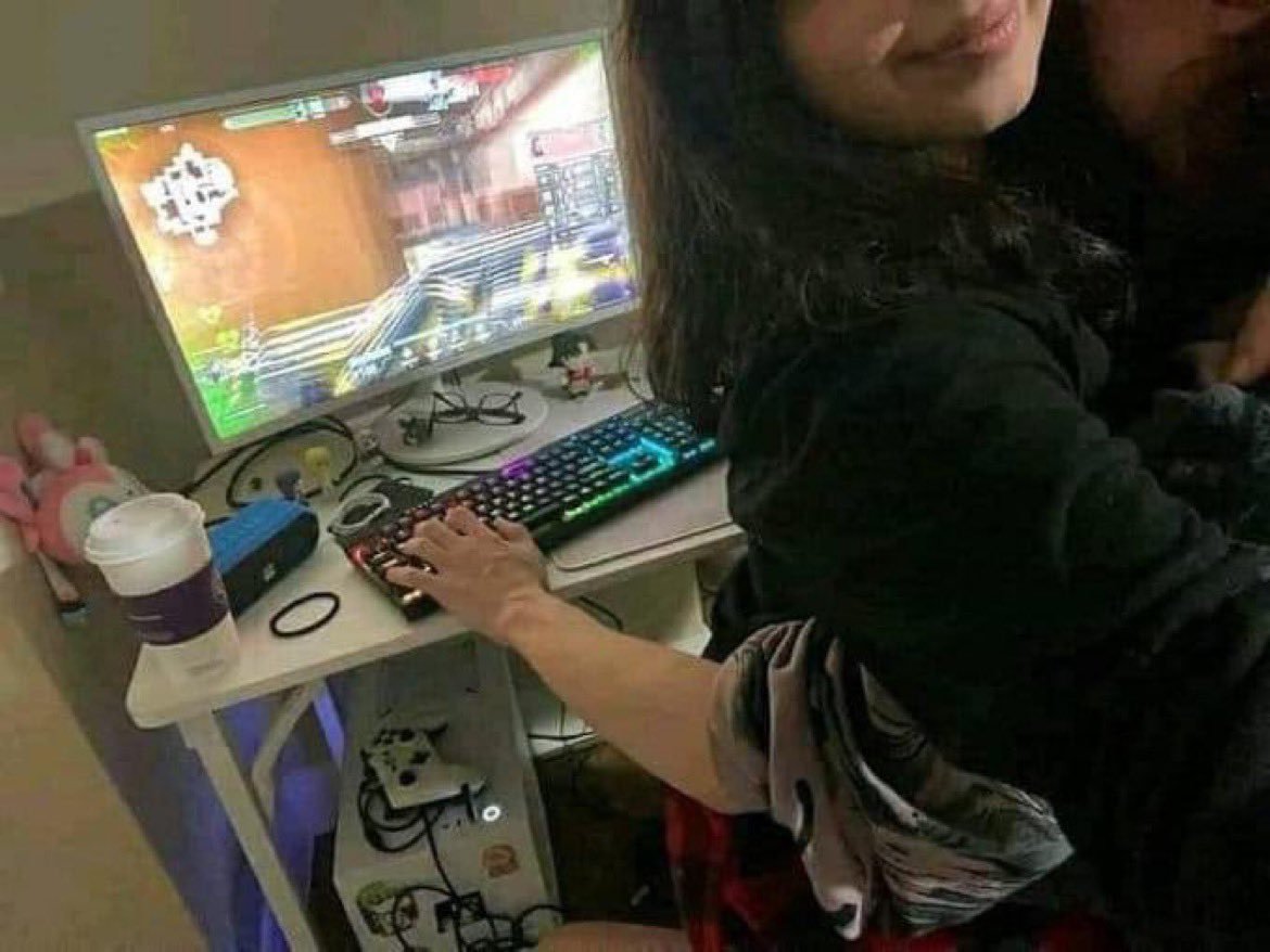 "why do u want to date a nerdy gamer boy"

her: