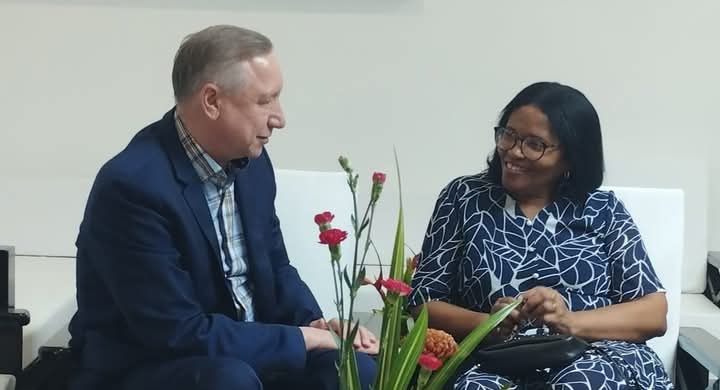 EstatalMatanzas's tweet photo. #DecMatanzas Encuentro entre Matanzas y San Petersburgo fortalece lazos culturales y económicos Alexander Beglov habló de la resistencia del pueblo cubano ante las adversidades y su admiración por el legado del líder histórico Fidel Castro Ruz. @mariofsabines @BetsyDazVelzqu2 https://t.co/yWhBEfbU2K