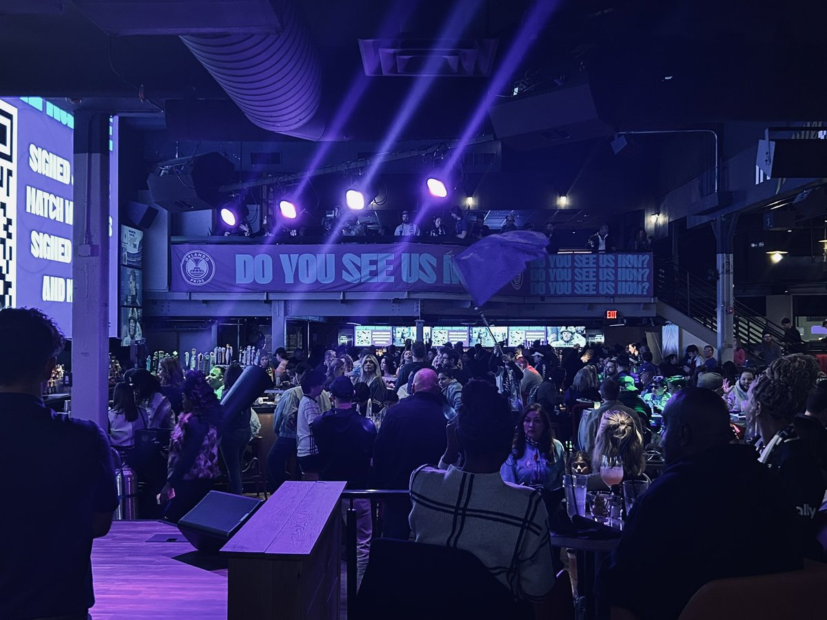 michaeldb_'s tweet image. #doyouseeusnow #prideordie