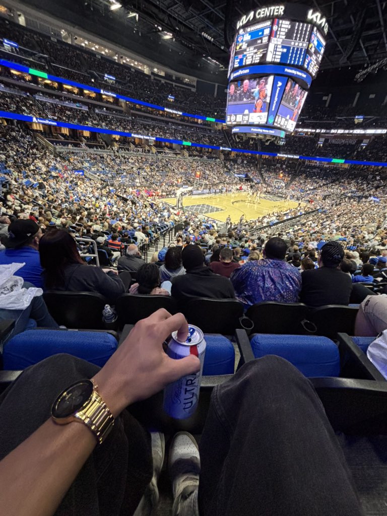 Taking a break from answering emails and joining Teams meetings. Any Qs?

#lilylang