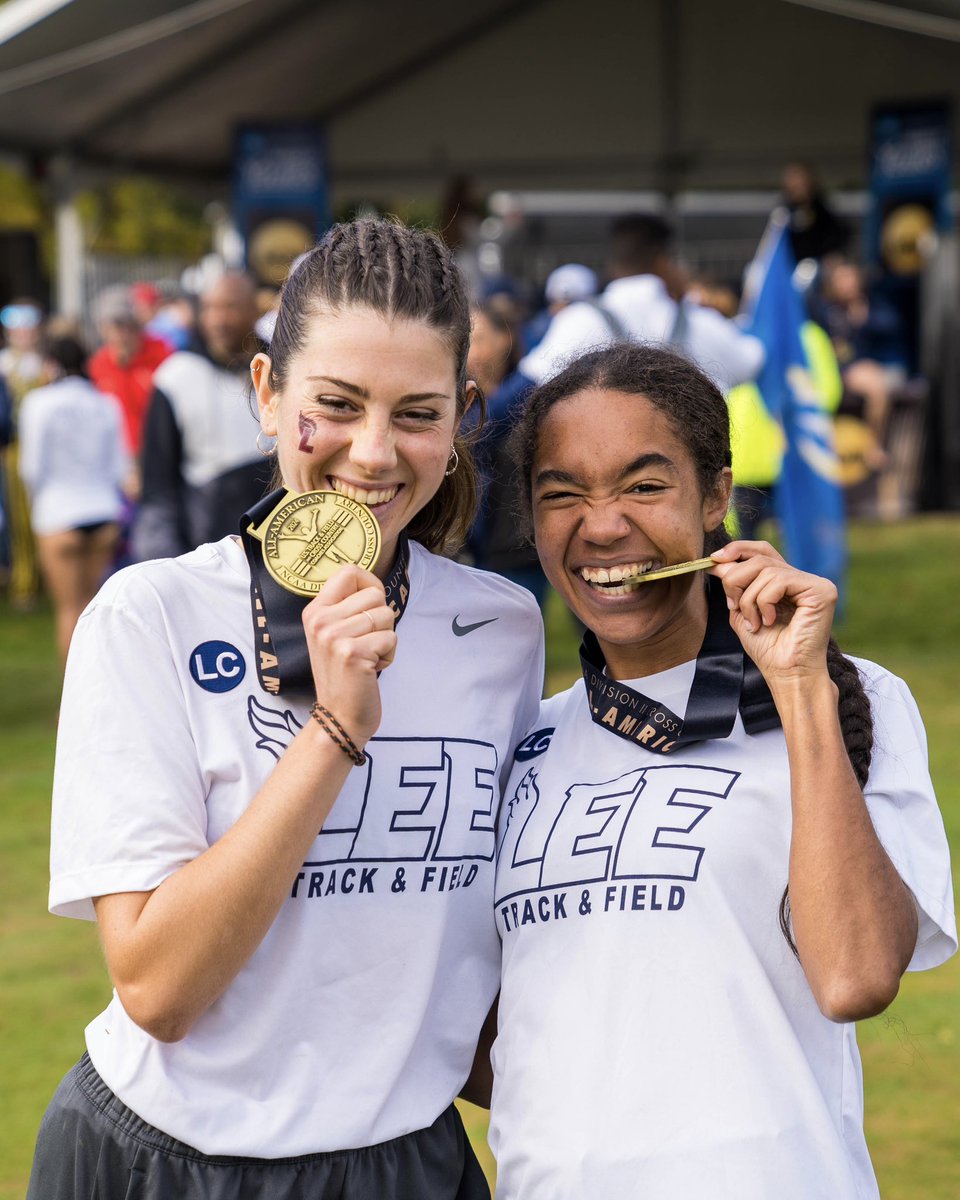 LeeUTFXC's tweet photo. Our All-Americans:

Aria Hawkins &amp; Ana Patricia Campos🏅

#FiredUp🔥 https://t.co/P3Crebjwa5