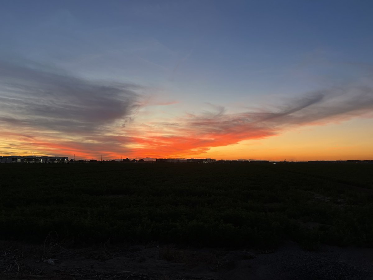 ChadParron's tweet image. Phoenix Valley sunset this evening.