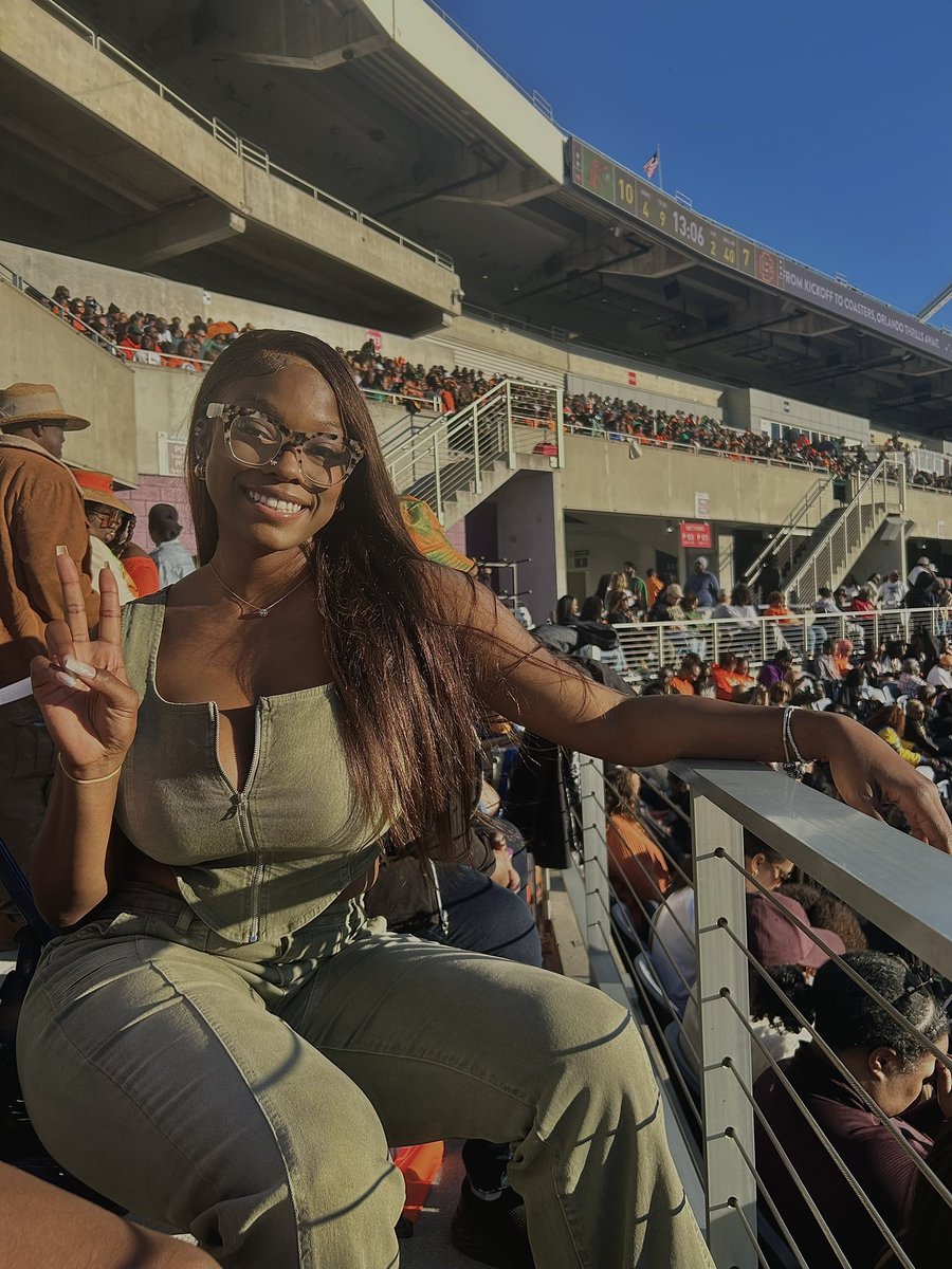 TeeDubbss's tweet photo. Pretty girls go to FAMU! 🐍🧡 https://t.co/dxU8EmuaOE