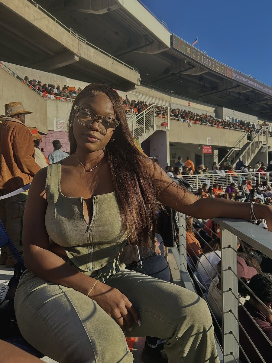 TeeDubbss's tweet photo. Pretty girls go to FAMU! 🐍🧡 https://t.co/dxU8EmuaOE