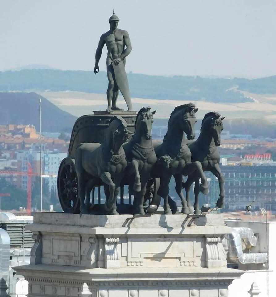 🇪🇸 El más famoso auriga del Imperio Romano fue el hispano Cayo Apuleyo Diocles que nació en el año 104 d C en Hispania, en la provincia cuya capital era Augusta Emerita (Mérida) Junto a su padre, transportista de profesión, desarrolló una gran habilidad para dirigir carros y