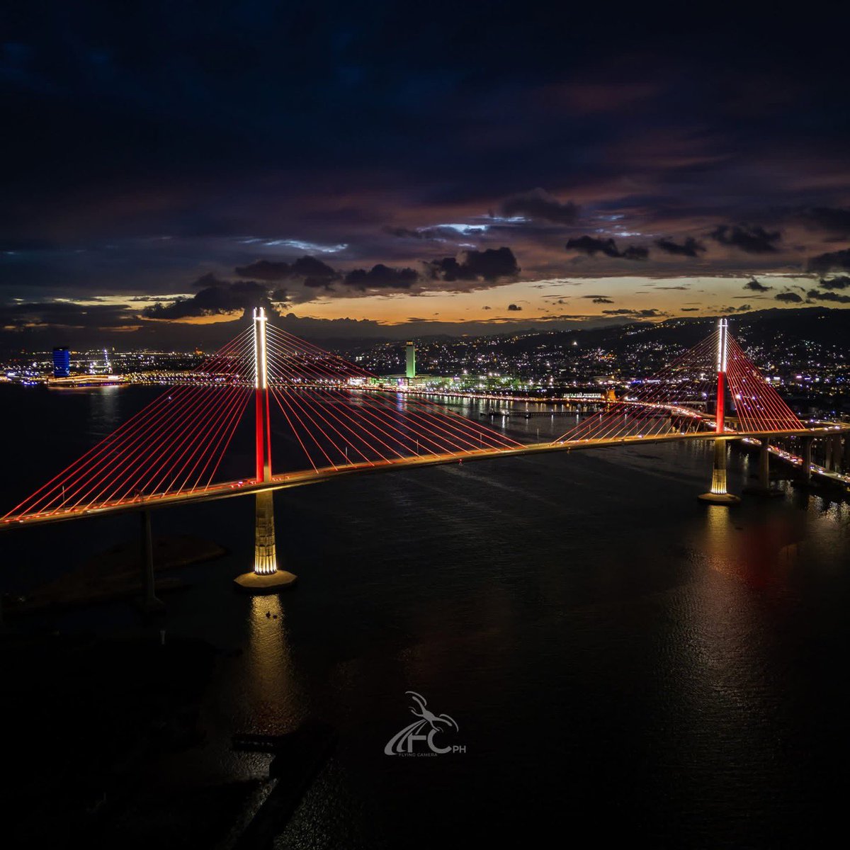 Drone shots of the CCLEX bridge lit up in red to honor DonBelle's 5th anniversary as a loveteam and their upcoming series, “How to Spot a Red Flag” 🚩

#DonBelle
#AlwaysWithDONBELLE