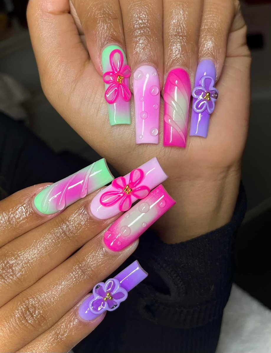 seleena6166's tweet image. These are so fyeeee 😍😍😍😍😍😍😍😍😍
( not my nails )