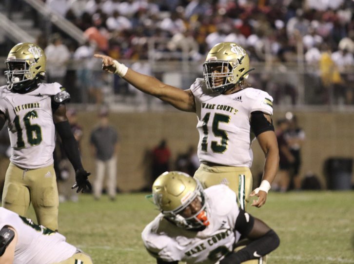 D_Ja_evans's tweet photo. THANK YOU ware co. for the best 4 years of my life and the great memories we’ve built. Despite the trials and tribulations I went through this year, I wouldn’t wish to be a part of any other team! #15 signing out🐊❤️ @WareCoGators @coachstrick20 @COACHRCOUCH @CoachJWicker https://t.co/6b3Yjl5Cjk