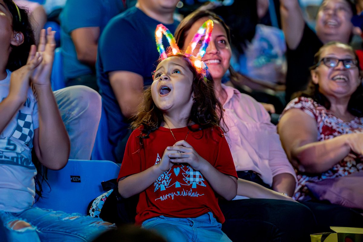 🎆 ¡¡LUCES…. CÁMARA… ACCIÓN!! 🎆  ¡El show más esperado inició! Comparte la magia y abraza a tu familia mientras disfrutas de las #LucesCampero