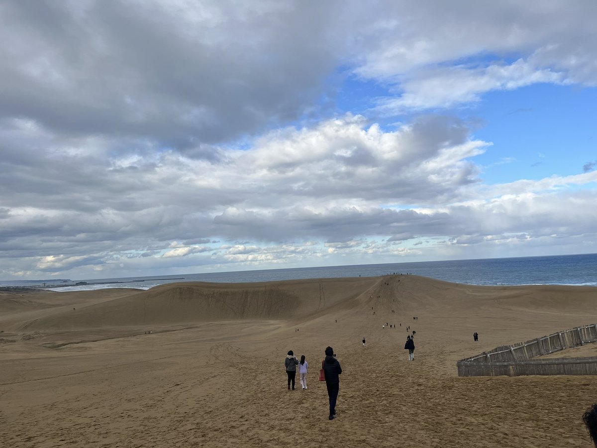 uru0624's tweet photo. 壮大な日本海。
風が強いけど、気持ち洗われる。
#鳥取砂丘 https://t.co/i7oNS5OuTd