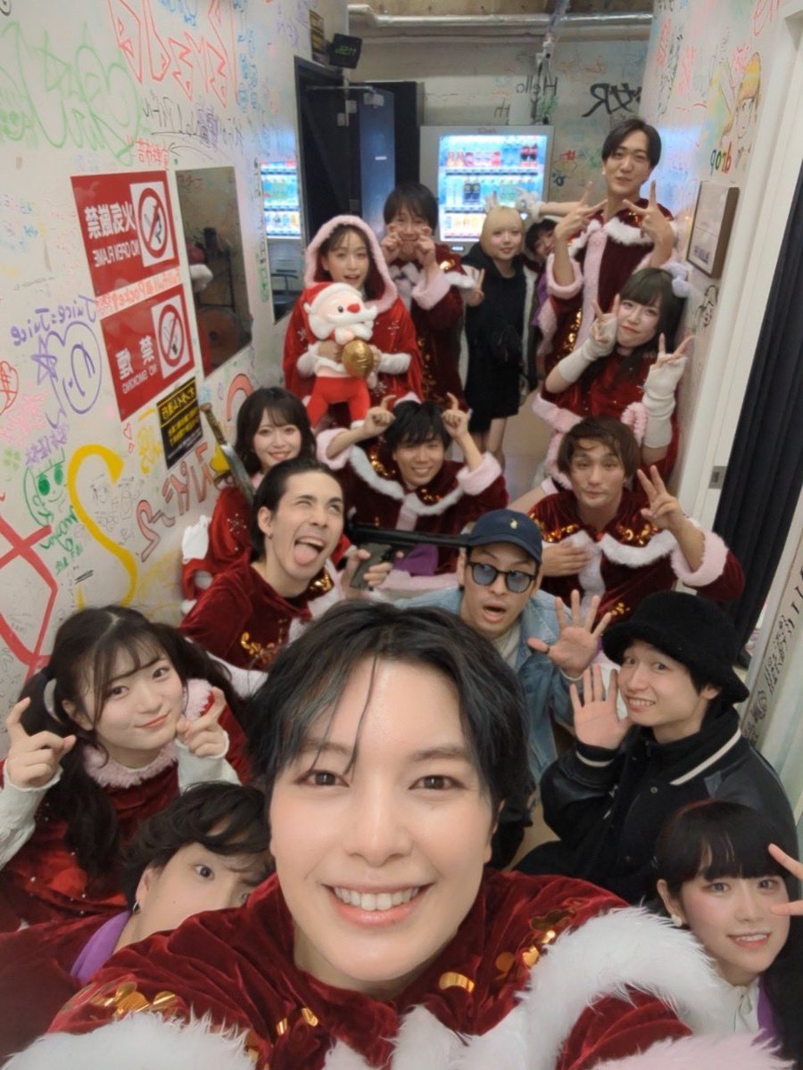#オドルサタンデー
 ありがとうございました🥰

先輩方が観にきてくれました😻😻

そしてひろさん新ポジお疲れ様でした4️⃣✨️

ドリチケもありがとうございました!!

今日はXmas公演です〜⛄️がんばる！！