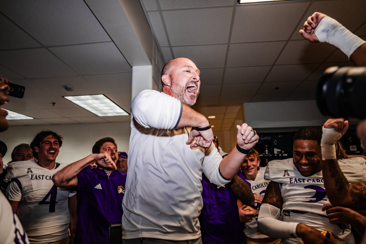 I’ve had the pleasure of knowing, playing for and working alongside <a href="/Coach_B_Harrell/">Coach Blake Harrell 🏴‍☠️🏴‍☠️🏴‍☠️</a> and there is nobody I trust more more to lead <a href="/ECUPiratesFB/">ECU Football</a> 
Coach Harrell has been due for a head coaching job for years and ECU would be lucky to have him #hireharrell ☠️☠️☠️