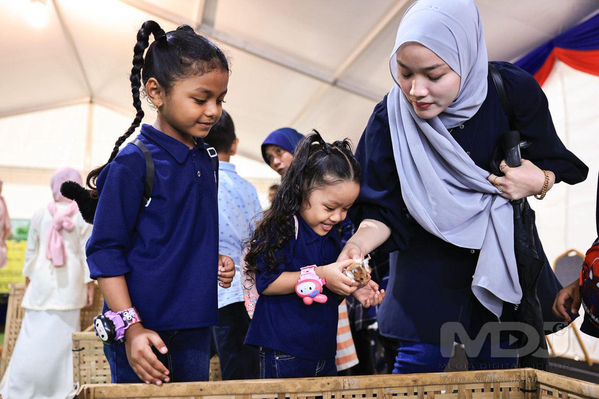 MediaDigitalJhr's tweet photo. KARNIVAL ISKANDAR PUTERI 2024 MERIAH!
Hari ni last day! Jangan lepaskan peluang bawa family & kawan-kawan ke Dataran Iskandar Puteri.
Ada pameran IKS, kereta, Petting Zoo, tarian budaya, mewarna & mencanting batik. Makan-makan pun ada tau!
@parkmaya_fest
#KIP7 https://t.co/H5X9BnxJy0